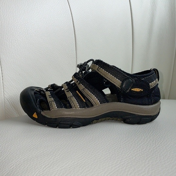 Sz13/big kid Sz1 Keen black and gold sandals in EUC - Picture 3 of 10
